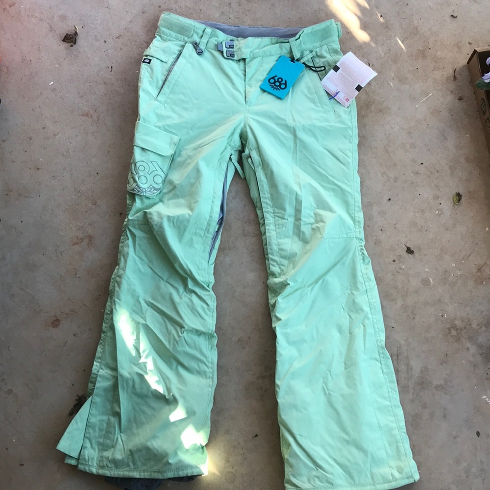 Women’s snowboard pants